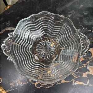 Anchor Hocking Wavy Glass Bowl Starburst Base 7"
